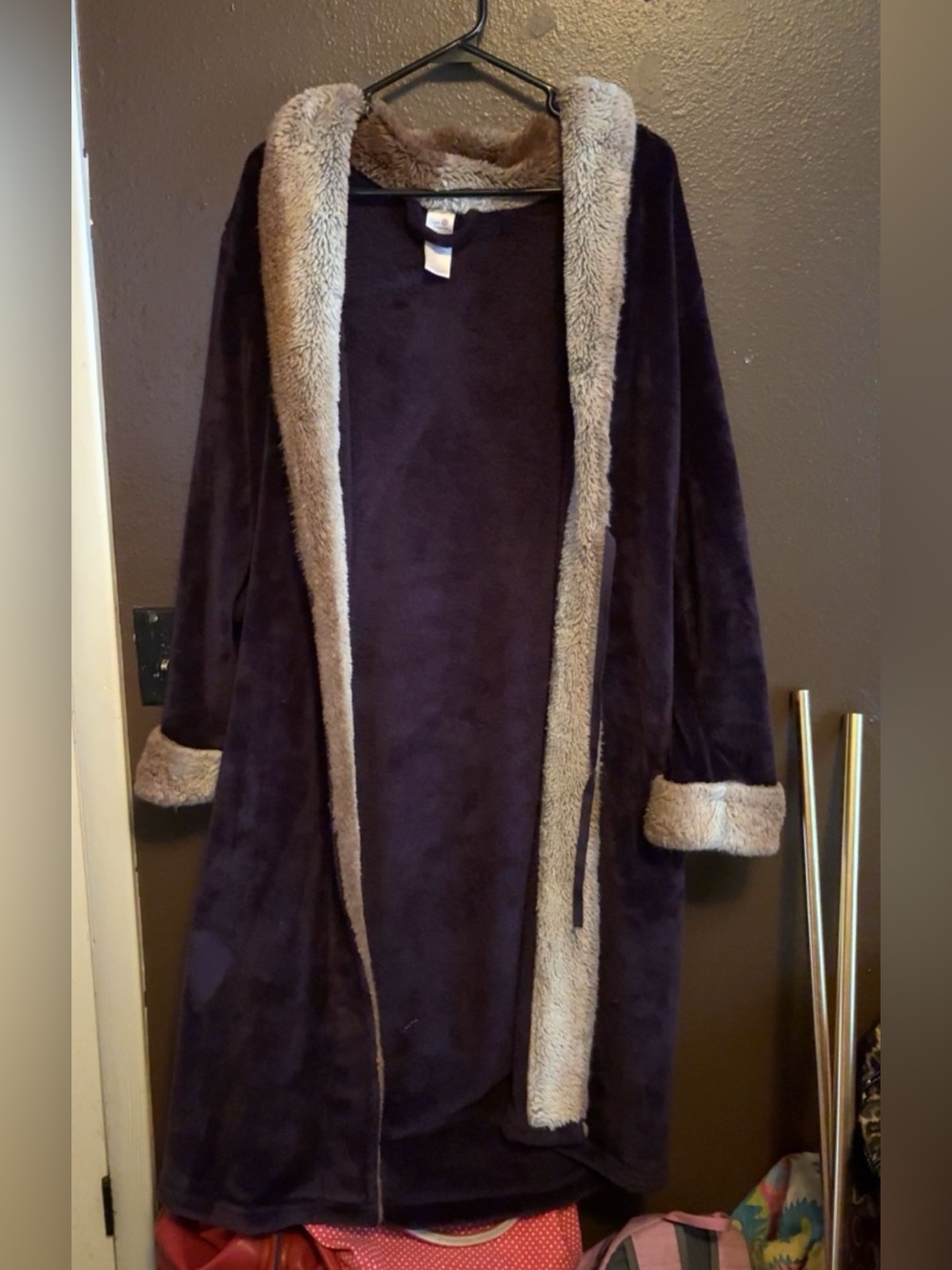Plush Women's Robe with Contrast Trim - Dark Purple